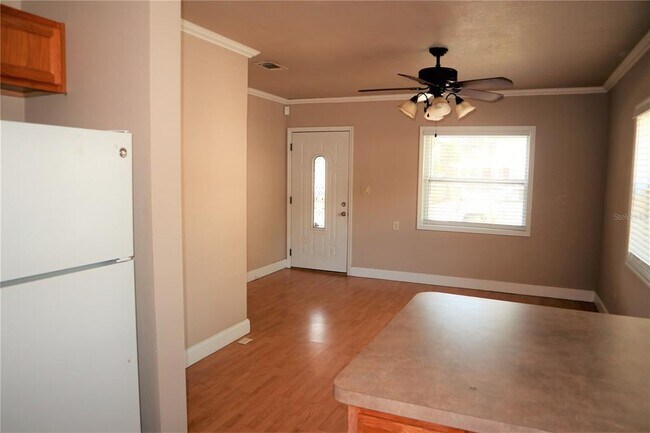 Building Photo - 1219 E Frierson Ave