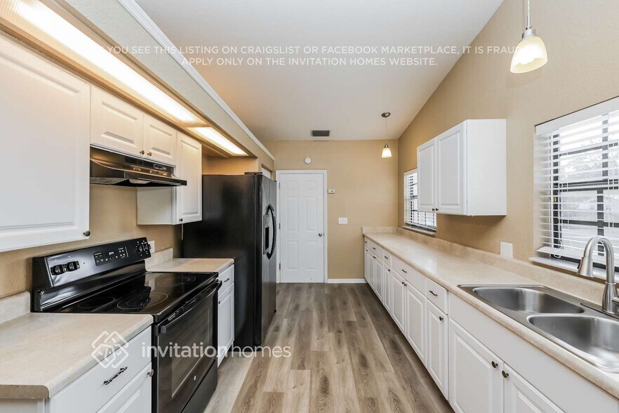 Building Photo - 327 80th Ave NE