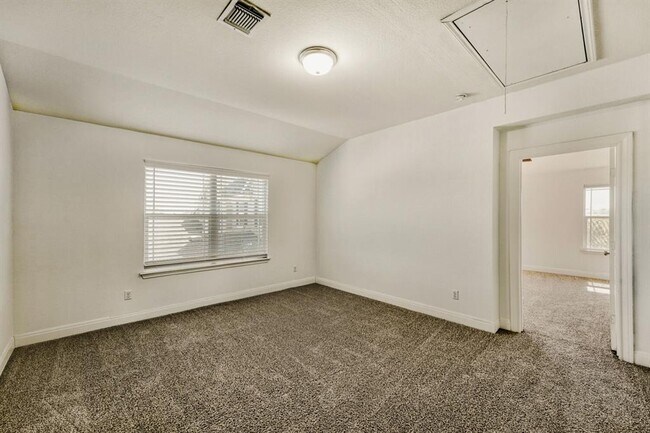 Building Photo - 194 Danish Dr