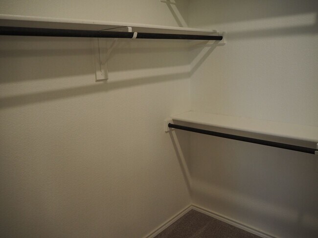 Building Photo - 812 Dove Cv