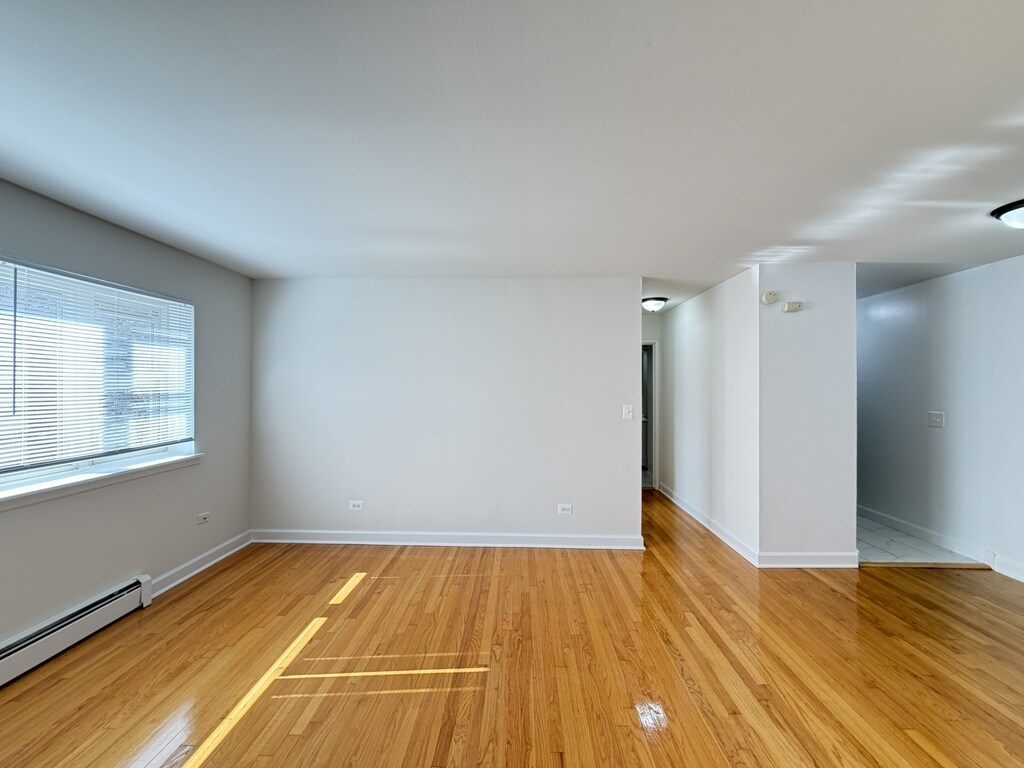Building Photo - 6830 N Sheridan Rd