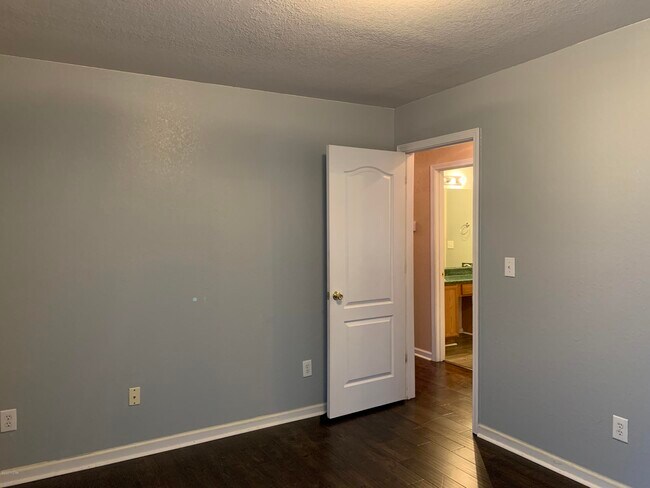 Building Photo - 207 Beaumont Heights