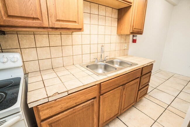 Building Photo - 8707 N Mandarine Pl