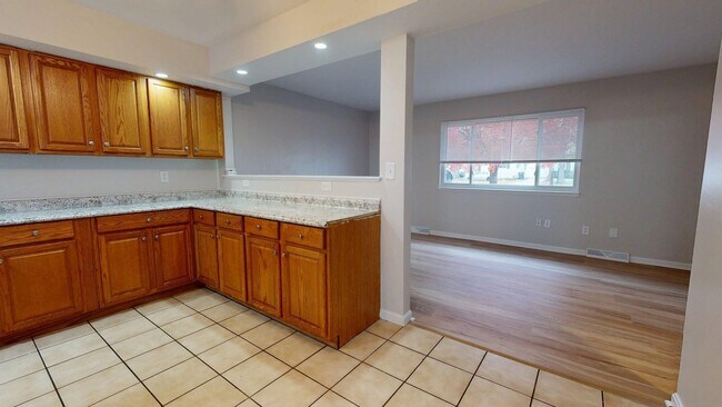 Building Photo - Elyria - updated 3 bed/1 bath townhouses for rent!