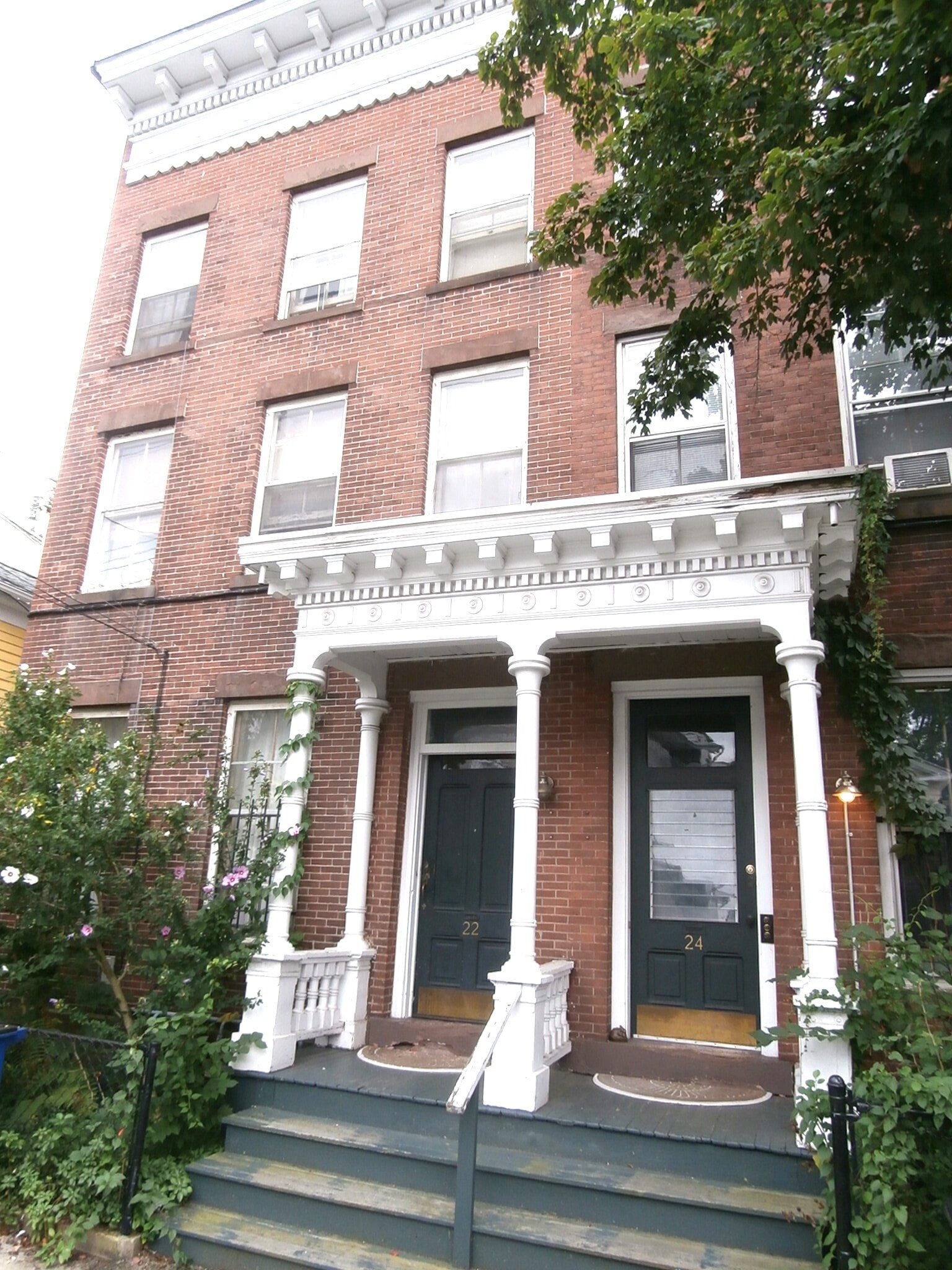 Front porch and entryway. - 22 Lyon St