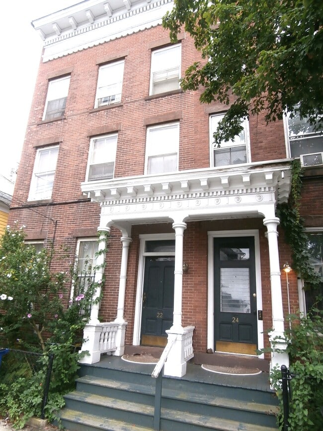 Front porch and entryway. - 22 Lyon St