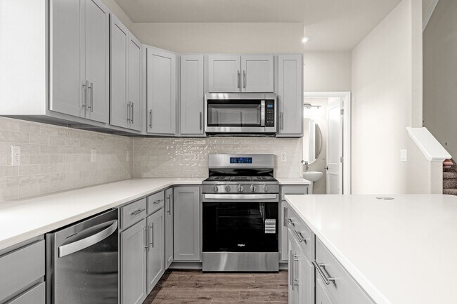 Building Photo - Luxury 4 Bed Townhouse with Amazing City and Mt Views on Westside
