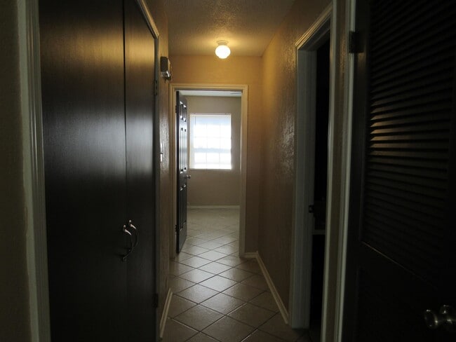 Building Photo - 104 Belaire Dr