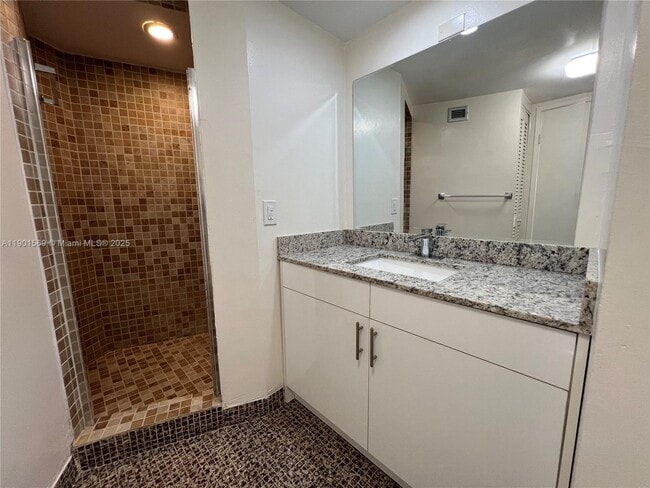 Building Photo - 1301 NE Miami Gardens Dr