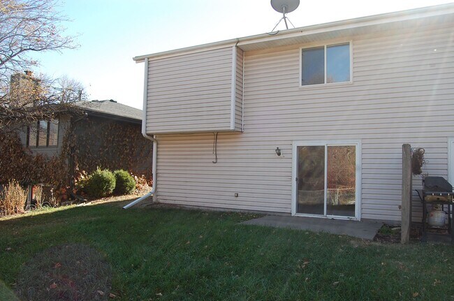 Building Photo - 3724 Clover Cir