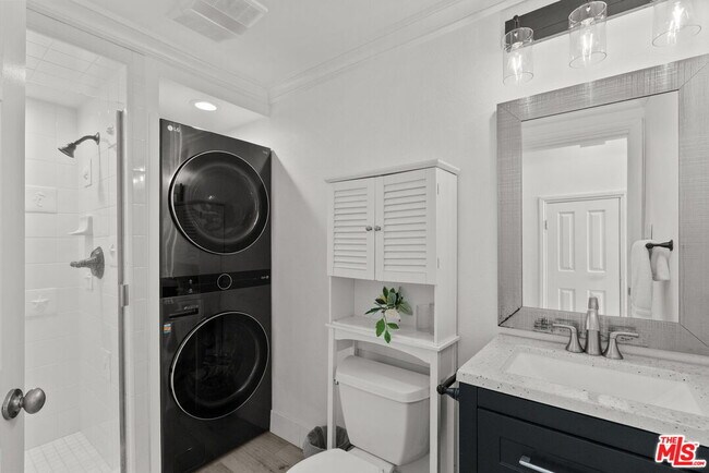 Building Photo - 23924 De Ville Way