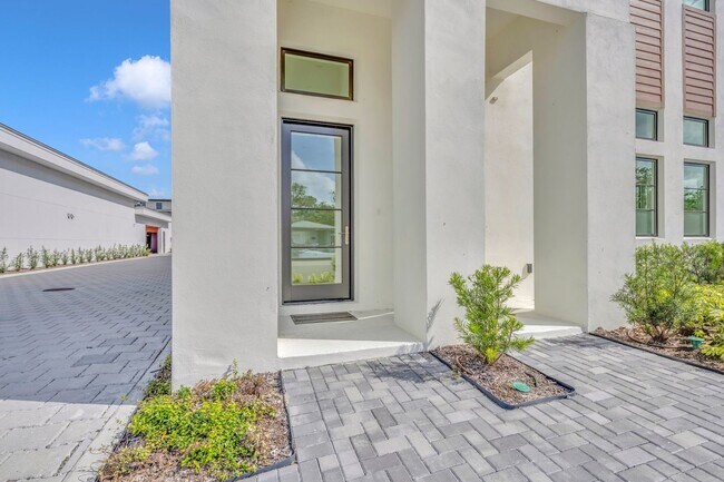 Building Photo - New Construction- walk to Park Avenue