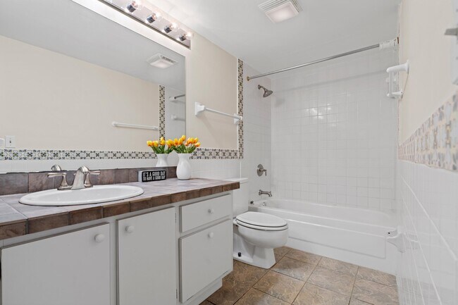 Building Photo - 2327 Waterside Dr