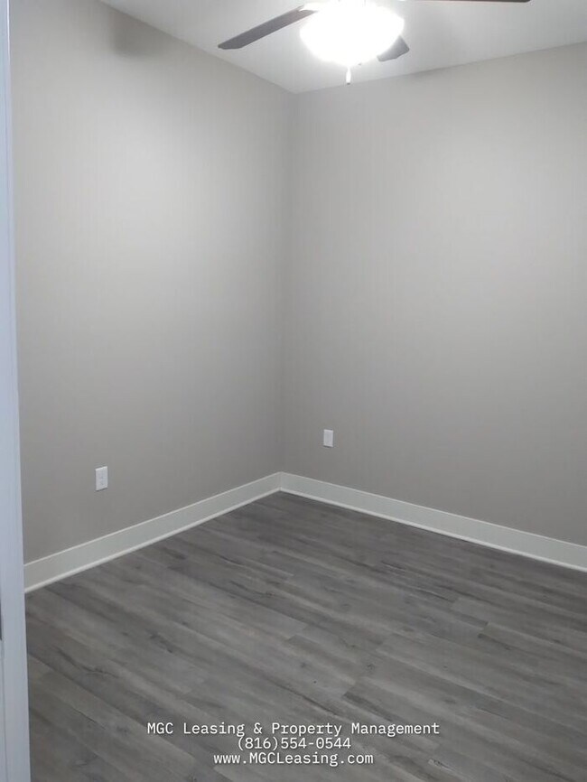 Building Photo - Studio living in style - North of the River in KCMO