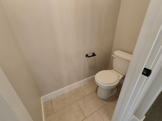 Building Photo - Spacious 4 bed/2.5 bath Home!