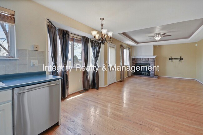 Building Photo - 4812 N Silverlace Dr