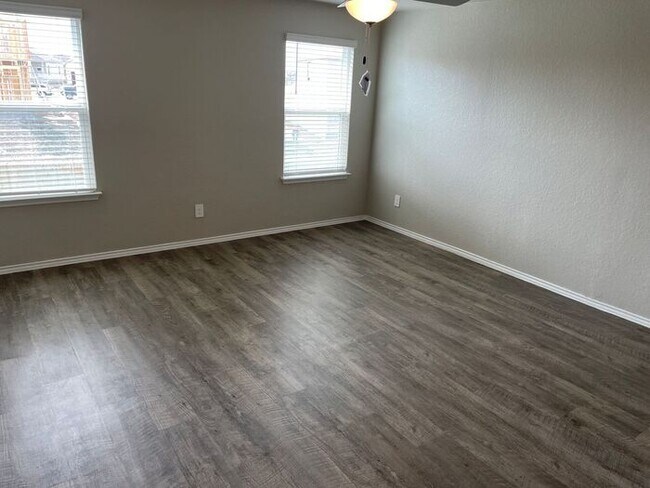 Building Photo - Get an A+ in Savings | $500 Move-In Credit + Beautiful 4-Bed, 2.5-Bath Home in Saint Hedwig