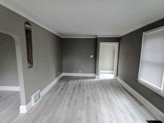 Building Photo - 4 bedroom 2 bath brick colonial NOW AVAILA...