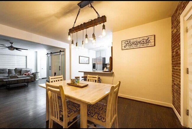 Building Photo - 10305 Bassoon Dr