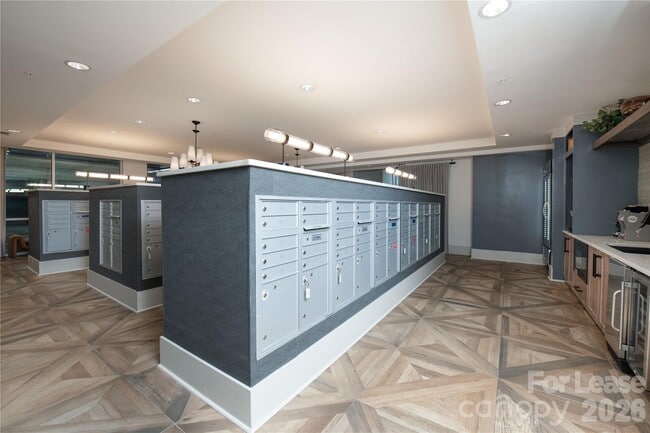 Building Photo - 905 Kenilworth Ave