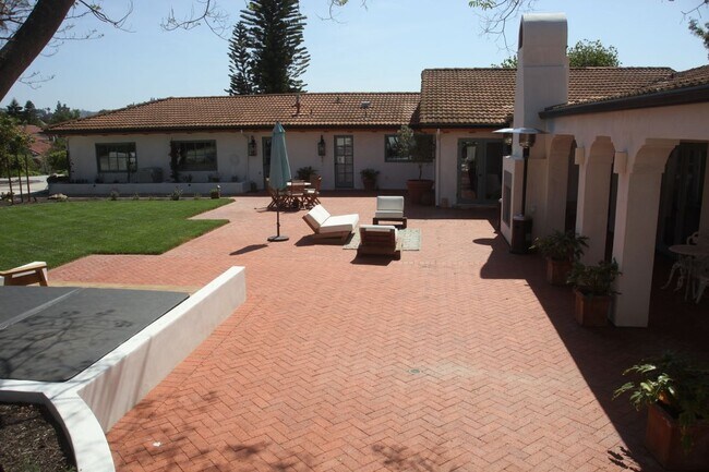 Building Photo - 2753 Redondo Cir