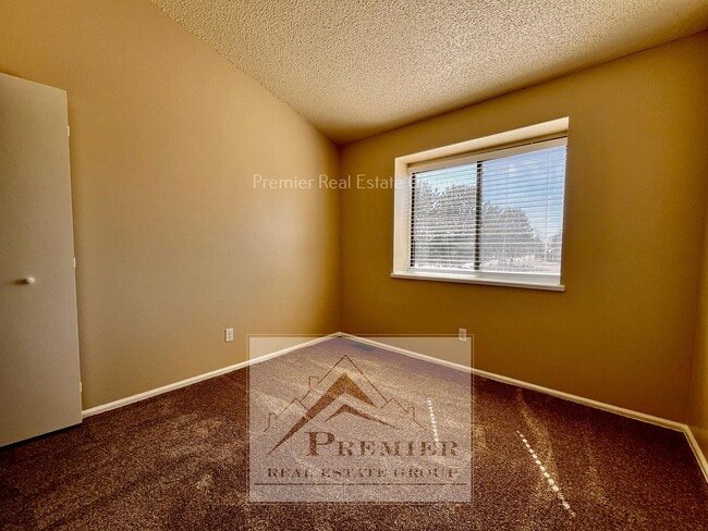 Building Photo - 806 London Green Way