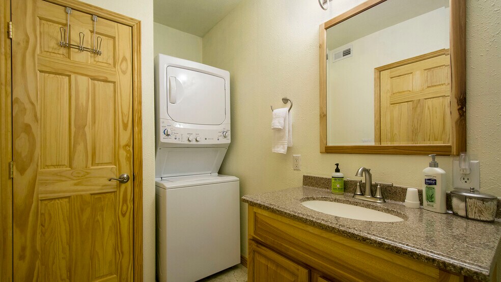 Building Photo - 1484 Willow Loop