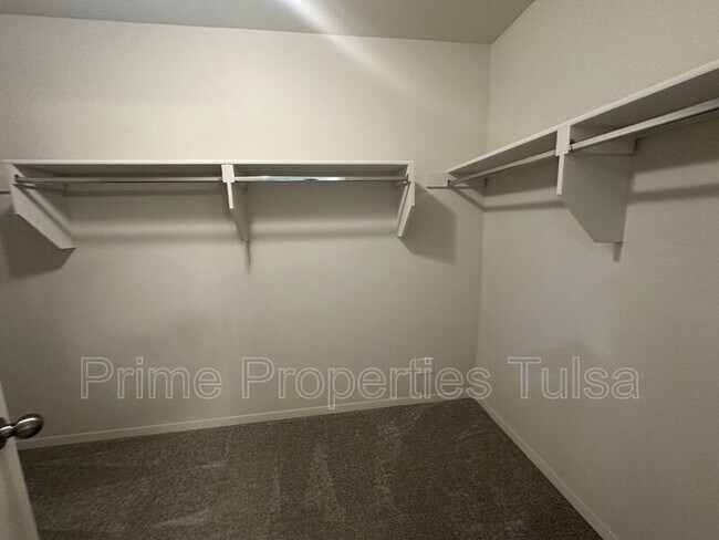 Building Photo - 13143 S 72nd E Ave