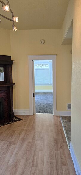 Building Photo - 1057 S 900 E