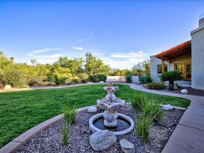 Building Photo - 4 Bedroom 4 Bathroom