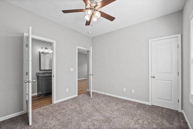 Building Photo - 54 E Fork Dr