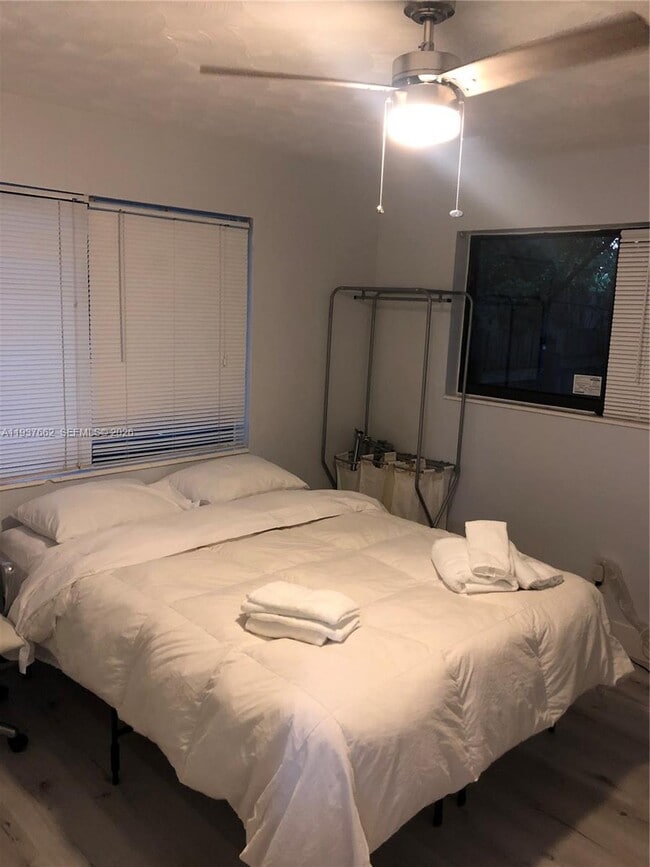 Building Photo - 1016 NE 17th Ave