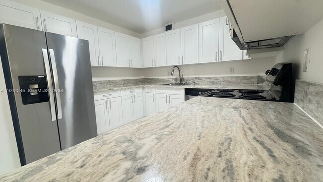 Building Photo - 18151 NE 31st Ct