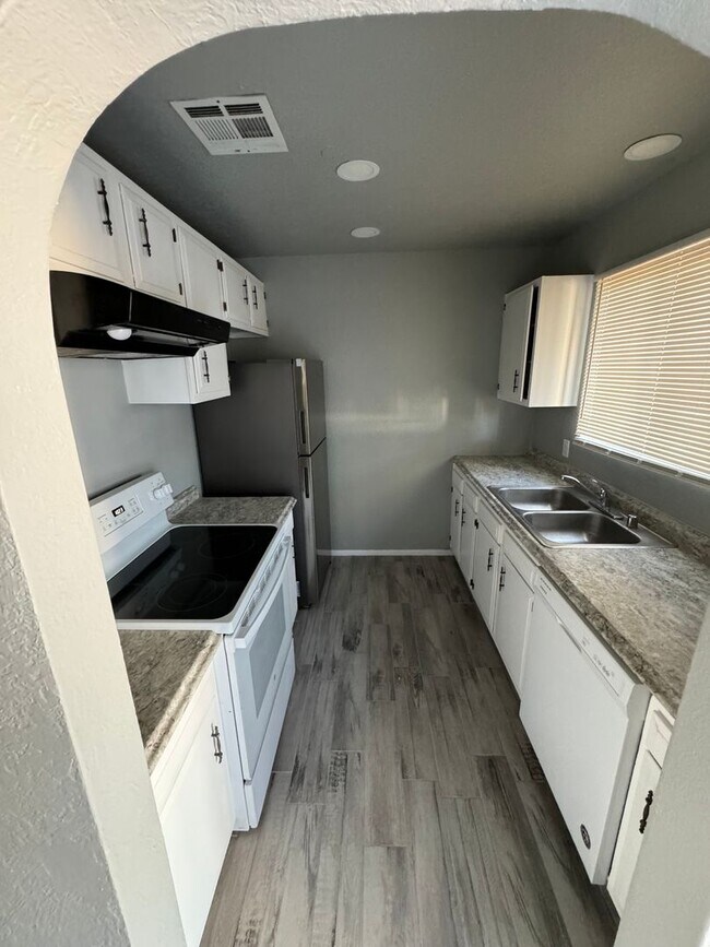 Building Photo - 2930 Claude Dove Dr
