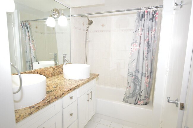 Building Photo - Fountain at Makiki - 3 bedroom, 2 bath con...