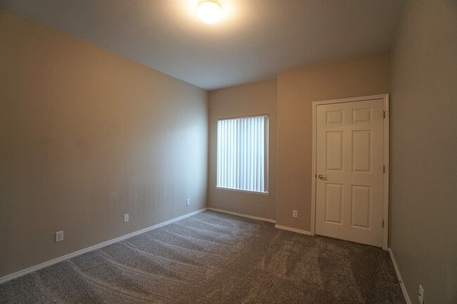 Building Photo - 3895 Strawberry Field Grove