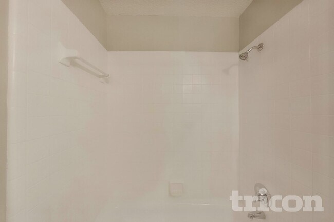 Building Photo - 806 Gable Ave