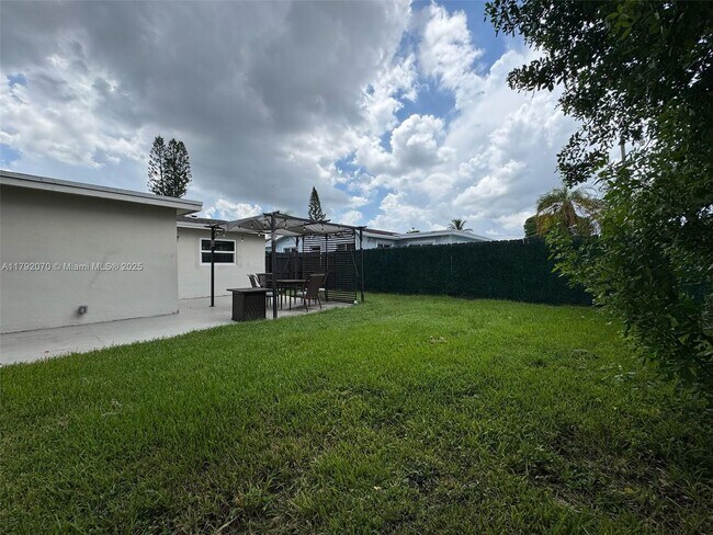 Building Photo - 2631 NW 94th Ave