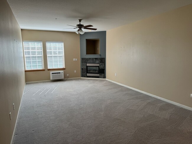 Primary Photo - Beautiful 1BR Condo in Desirable Hunter's ...