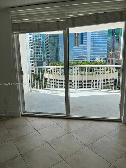 Building Photo - 1420 Brickell Bay Dr