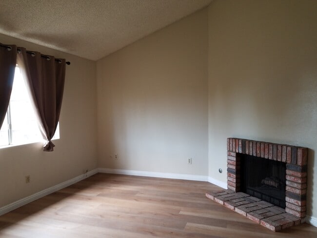 Building Photo - 1097 S Santo Antonio Dr