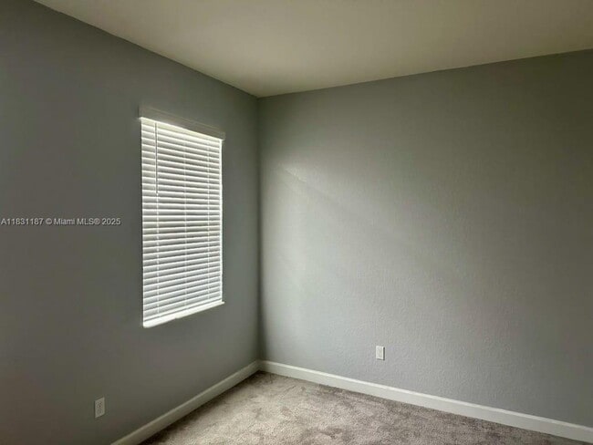 Building Photo - 8159 NW Greenbank Cir