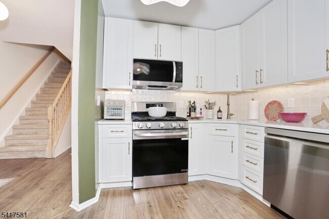 Building Photo - 2051 Charles Ct