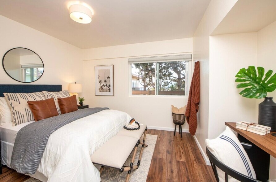 Building Photo - 290 Via Casitas