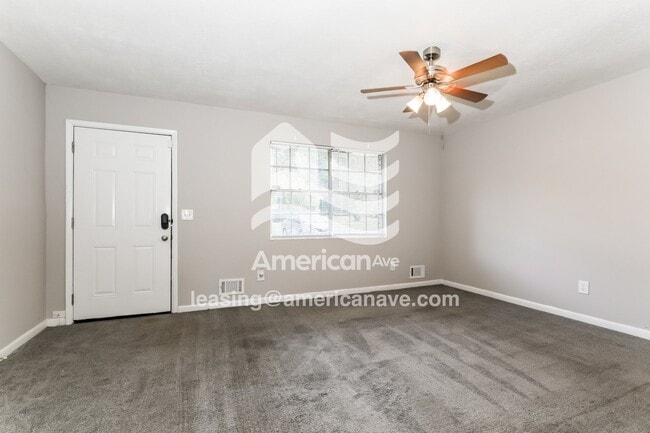 Building Photo - 229 W Canterbury Dr