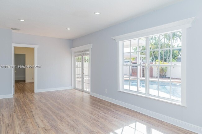 Building Photo - 5520 Hayes St