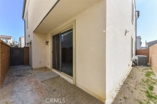 Building Photo - 117 Halo