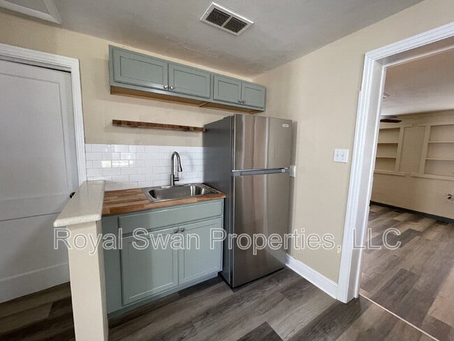 Building Photo - 1216 Hartsell Ave