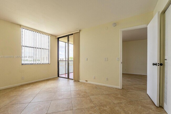 Building Photo - 109 Lake Emerald Dr