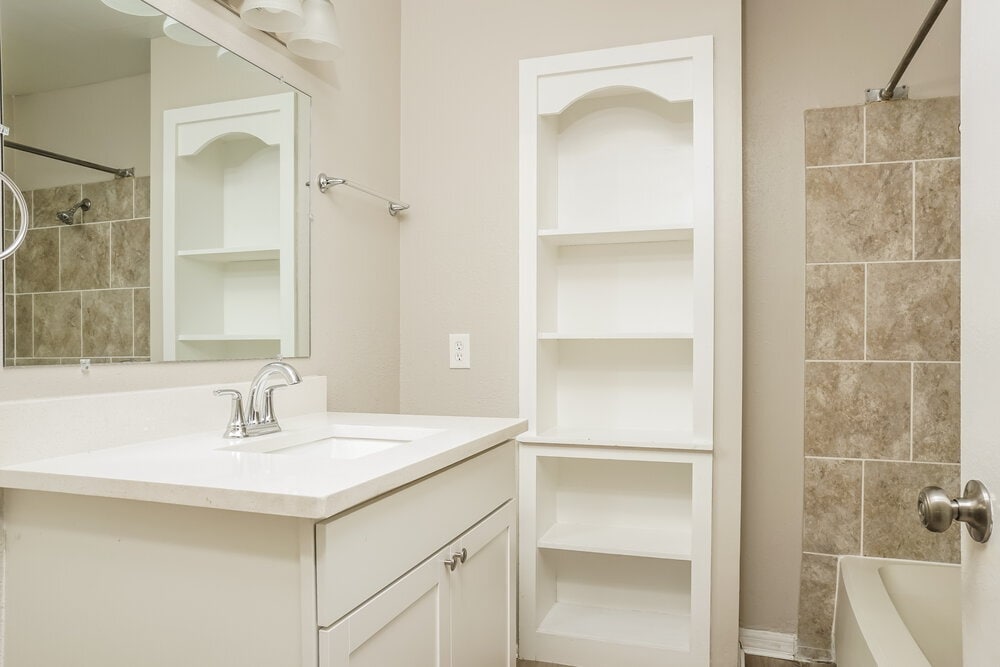 Building Photo - 6927 Roslyn Ct